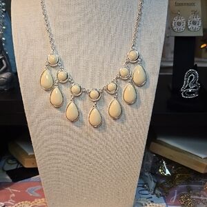 Liz Claiborne, Elegant Cream Teardrop Necklace